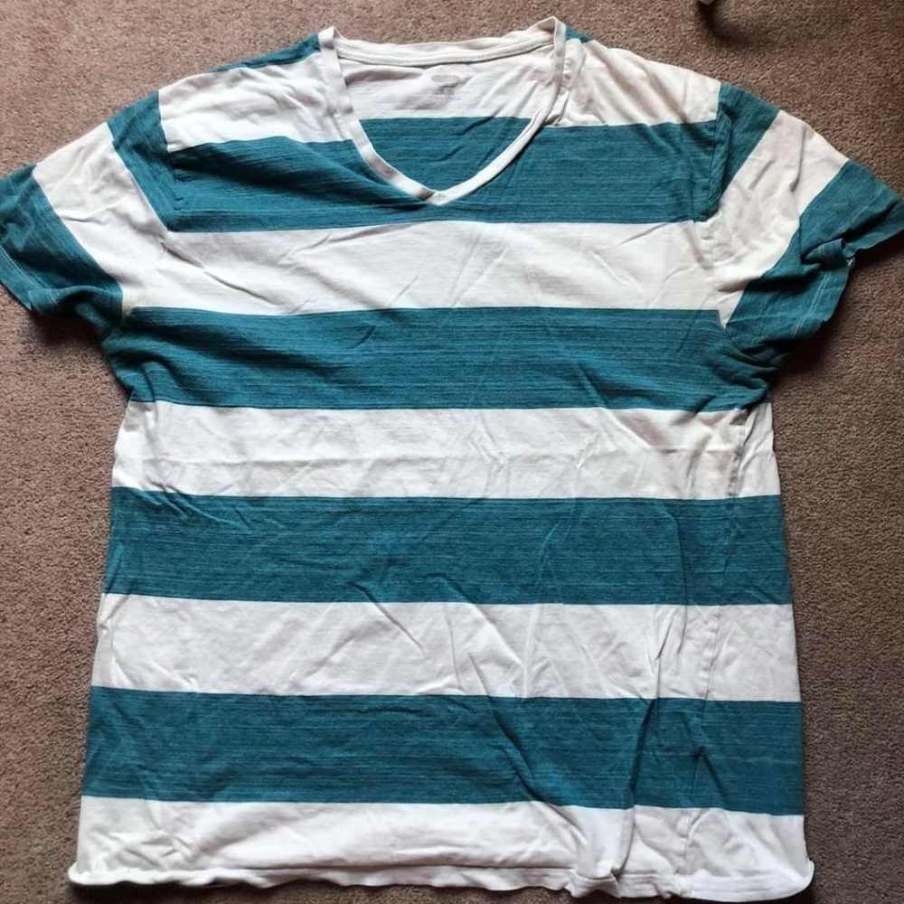 Men's Old Navy V-Neck Tshirt